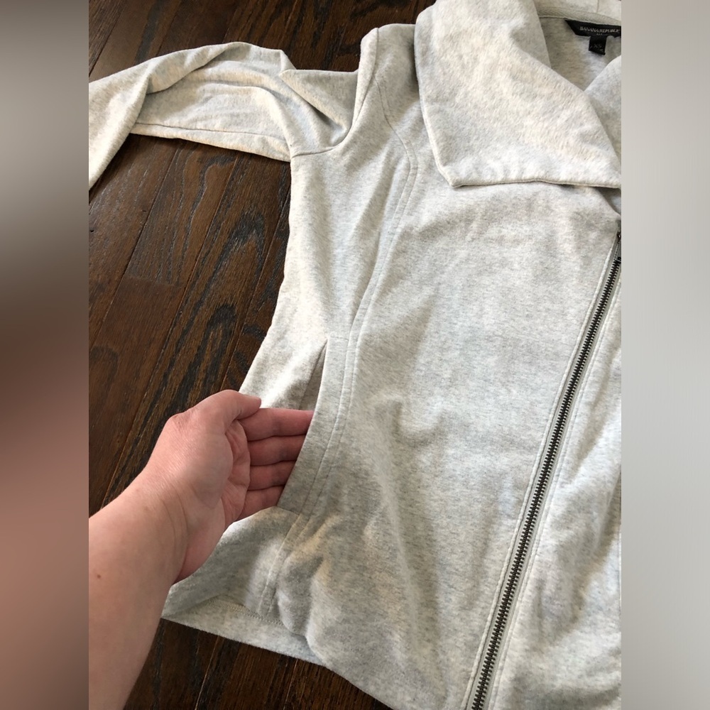 Banana Republic Women’s XS Gray Cowl Neck Asymmetrical Sweatshirt Jacket Pockets - Picture 7 of 9
